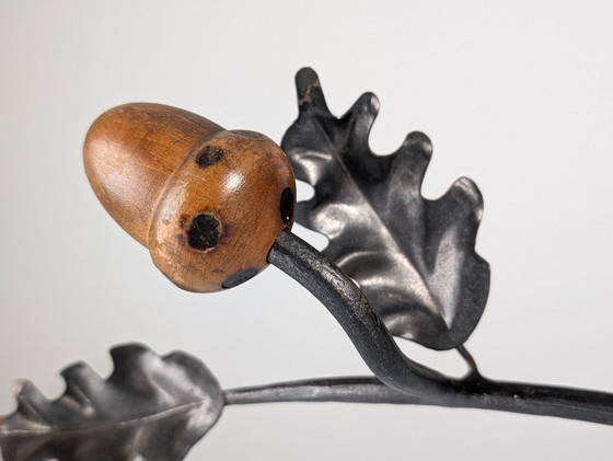 Image 1 of Porte-manteau en forme de gland, en fer forgé et bois, signé à la main, années 1960