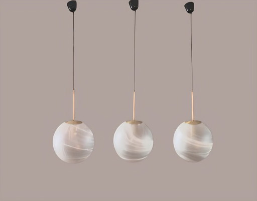 set van drie globe hanglampen van Peill & Putzler.