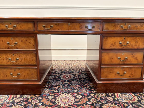 Scrivania classica italiana in radica di noce con pelle verde – Scrivanie, Leather, Wood (photo 10 of 15)
