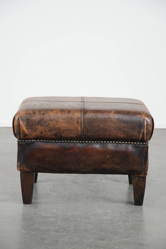 Image 1 of Vintage schapenleren hocker met mooie kleuren