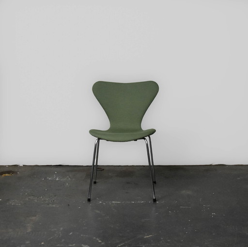 4x Fritz Hansen Butterfly Chairs Upholstered