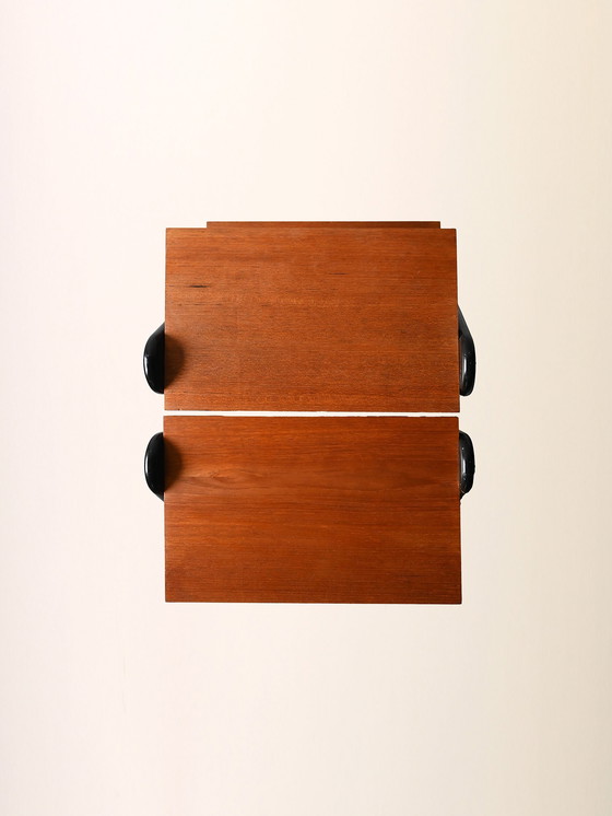 Image 1 of Paire de tables de nuit scandinaves des années 1960 avec détails noirs