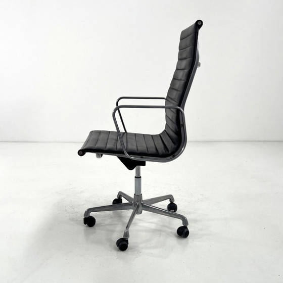 Image 1 of Zwarte leren Eames EA119 bureaustoel van Charles & Ray Eames voor ICF, jaren 70.