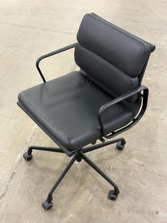 Vitra EA 217 Soft Pad Chair – Fauteuils, Leer (photo 2 of 13)