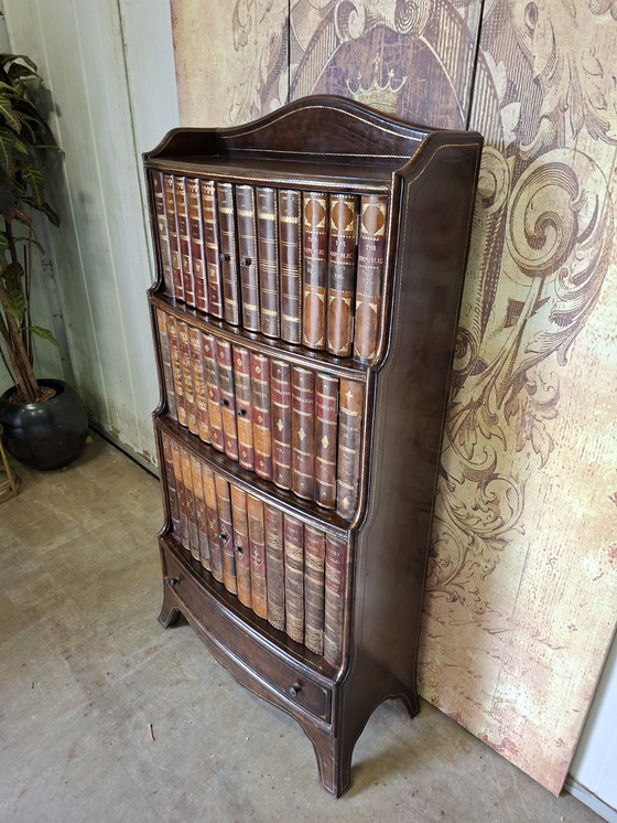 Image 1 of Unieke lederen kast uitstraling boekenkast met 6 deurtjes.

Afm. 65x28cm en 122cm hoog