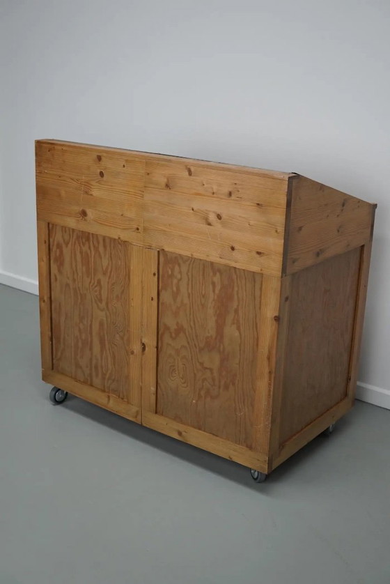 Image 1 of Vintage Nederlandse grenen haberdashery winkelkast met glazen fronten