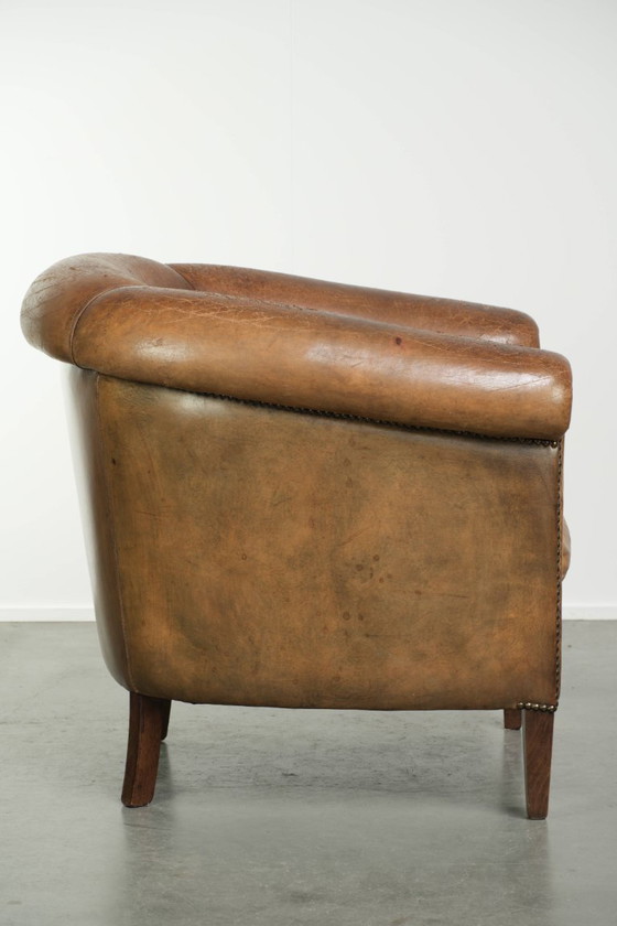 Sturdy Worn Vintage Sheepskin Club Armchair With A Comfortable Seat And A Beautiful Color – Leather (photo 3 of 13)