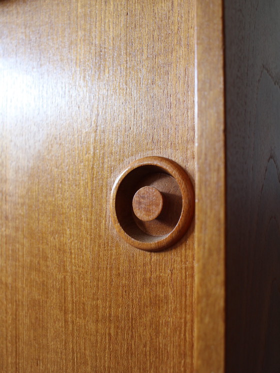 Credenza danese vintage con ante scorrevoli in teak. – Credenze, Wood (photo 8 of 8)