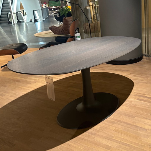 Leolux Columna dining table - 165x110