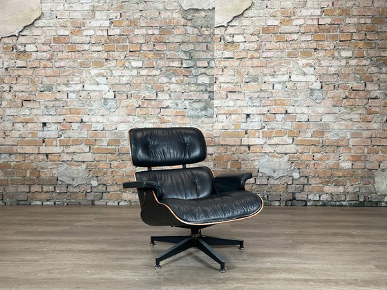 Herman Miller Eames Lounge Chair + Ottoman – Zwart | C. & R. Eames – Stoelen / fauteuils, Leather, Metal (photo 2 of 11)