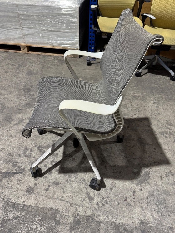 Image 1 of Chaises Herman Miller Setu Alpine d'occasion (40 disponibles)