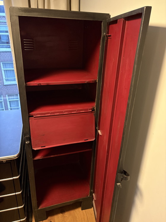 Image 1 of Designer-Eisenschrank