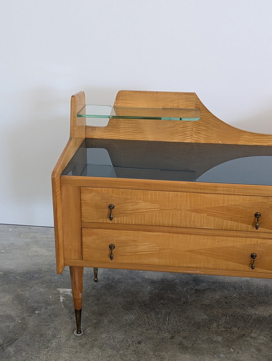 Image 1 of Años 50 - Madera, latón, vidrio - Cómoda y mesilla de noche