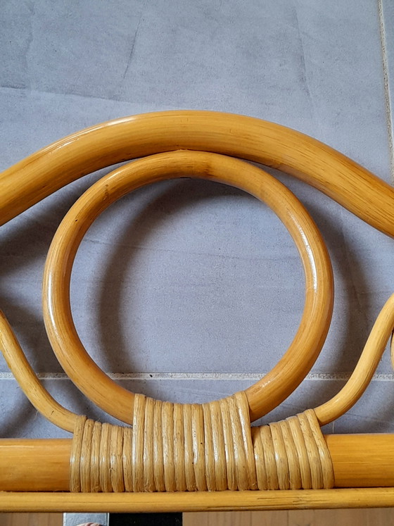 Image 1 of Espejo de madera curvada y ratán