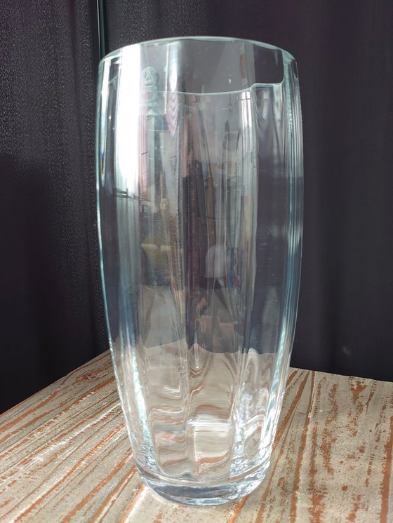 Image 1 of Vase en verre soufflé à la bouche avec facettes