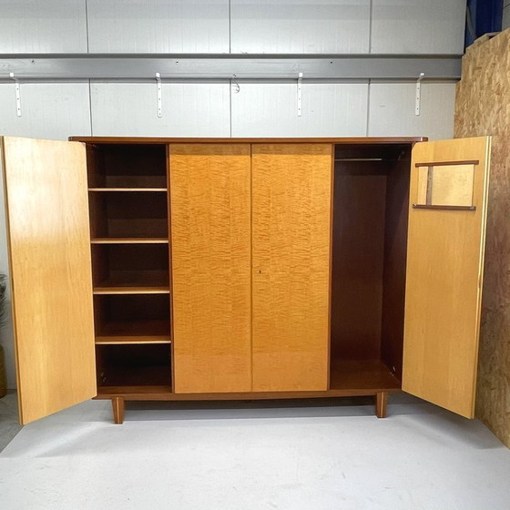 Image 1 of Armadio vintage lucido a 4 ante di metà secolo