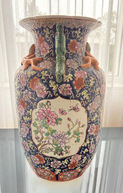 Grande vaso cinese per rose con bassorilievo (36 cm) - Chinoiserie – vazen, Ceramic, Porcelain (photo 2 of 6)