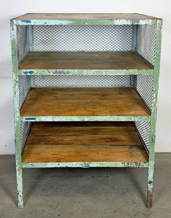 Image 1 of Estantería industrial verde, década de 1960