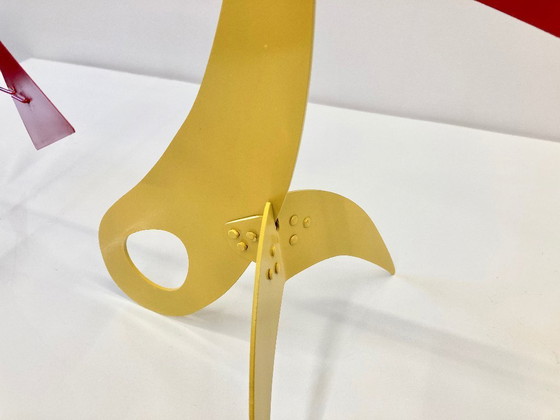 Image 1 of Yellow Stabile, 11 red triangles