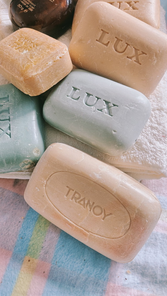 Image 1 of Collection sélectionnée : Savons vintage « invendus » - Design et histoire (y compris tabac)