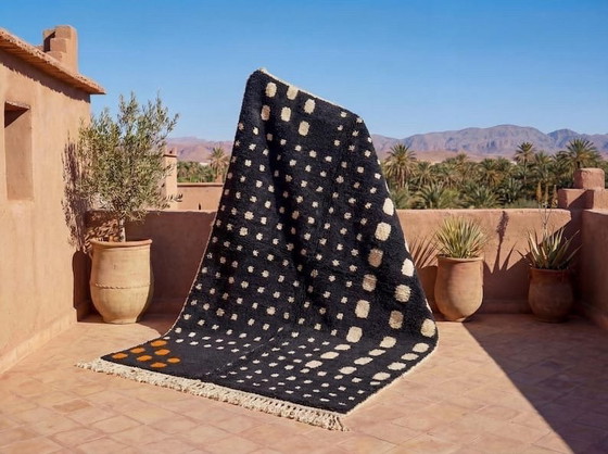 Image 1 of Tapis berbère en laine pure traditionnelle 2/3 m