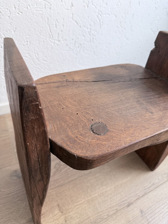 Image 1 of Vintage Brutalistische Sculpturale Kruk / Stoel – Massief Eiken (Wabi-Sabi, Jaren 70)