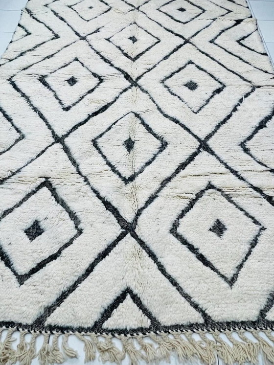 Image 1 of Tapis marocain blanc-noir artisanal 250cmx150cm 