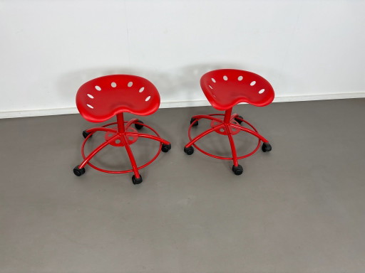 Set de 2 taburetes tractor de plástico rojo diseño IKEA