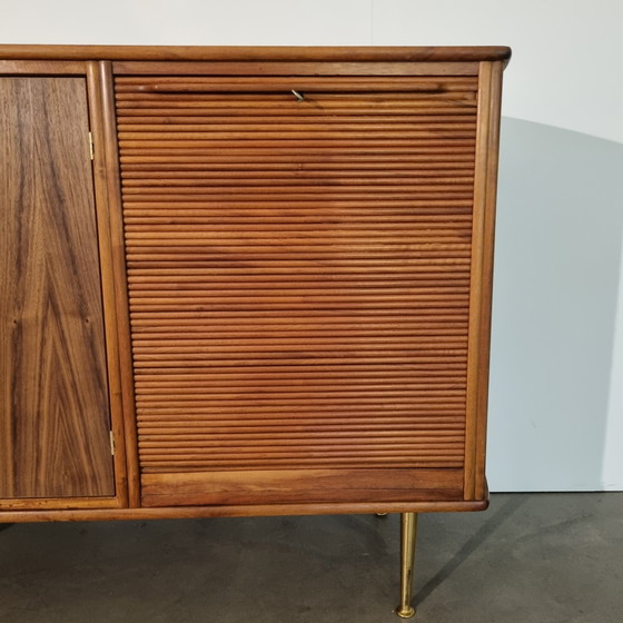 Image 1 of XX lang notenhout dressoir van William Watting voor Modernord, 1950s