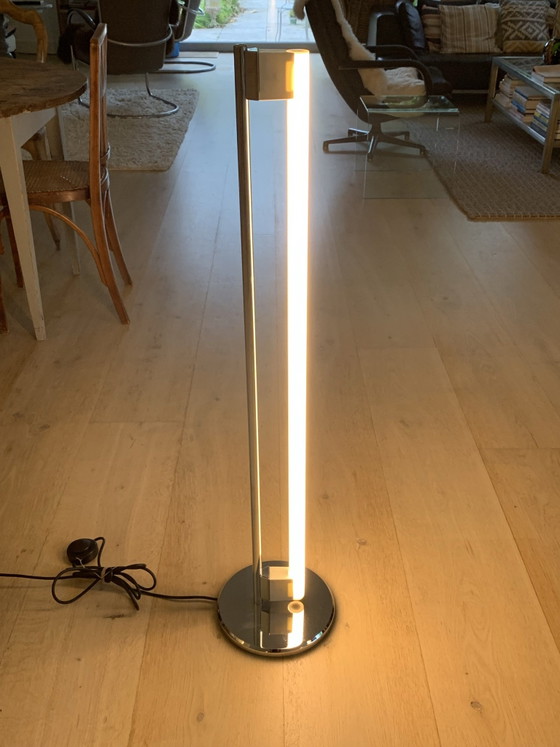 Eileen Gray Tube Light Stehleuchte, Stehleuchten, Metall, Kunststoff, Silber (Foto 2 von 5)
