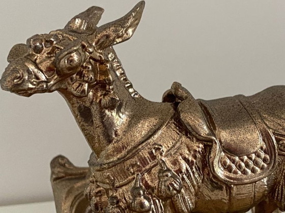 Image 1 of Écritoire à Double Encriers Modèle Atypique Métal Doré Patiné Décor Mulet Orient