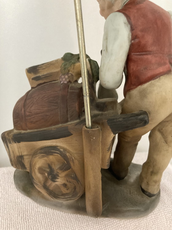 Image 1 of Vintage porseleinen beeldje uit de jaren 70/80 van een wijnverkoper.
