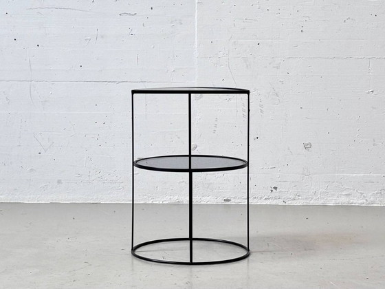 Table d'appoint sculpturale en métal noir et verre fumé – Tables basses, Glass (photo 18 of 18)