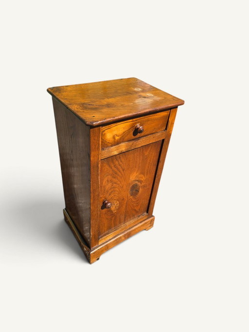 Small Rustic Antique Bedside Table in Solid Wood – nachtkastjes