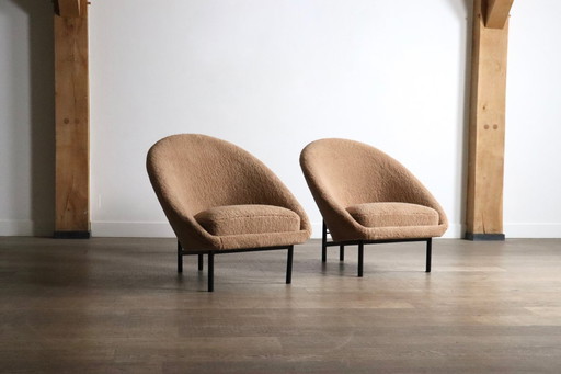 Theo Ruth for Artifort F115 lounge chairs in beige teddy and metal, 1950s