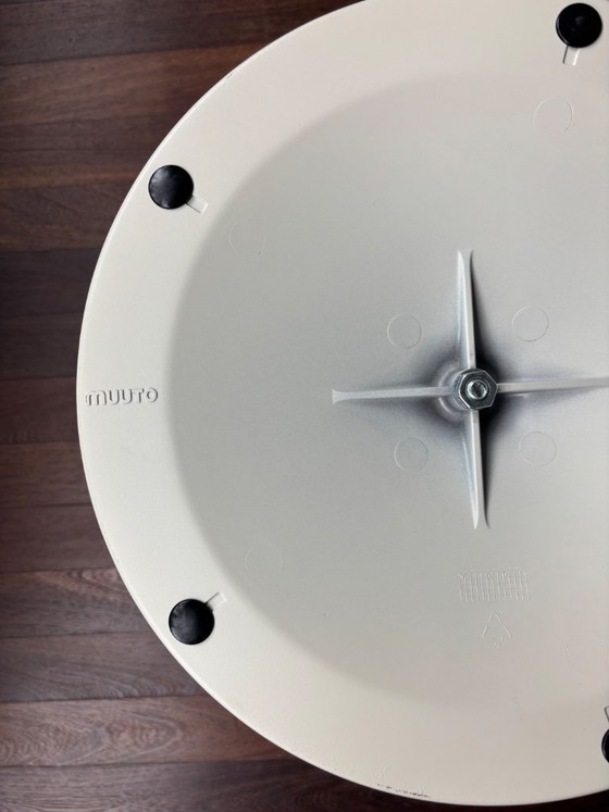 Image 1 of Muuto side table “Soft” off white Ø41 cm h40 cm. Degelijk tafeltje, gekocht 28 mrt jl bij Sale MisterDesign. Nieuw ongebruikt 