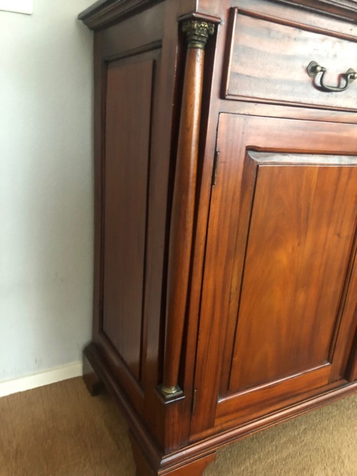 Buffet en bois, détails anciens