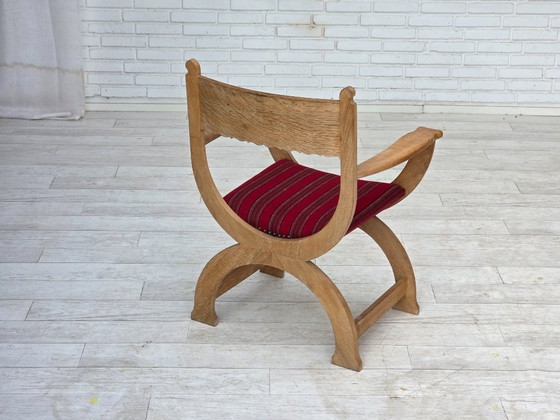 Image 1 of 1970, fauteuil danois, laine d'ameublement rouge d'origine, bois de chêne massif.