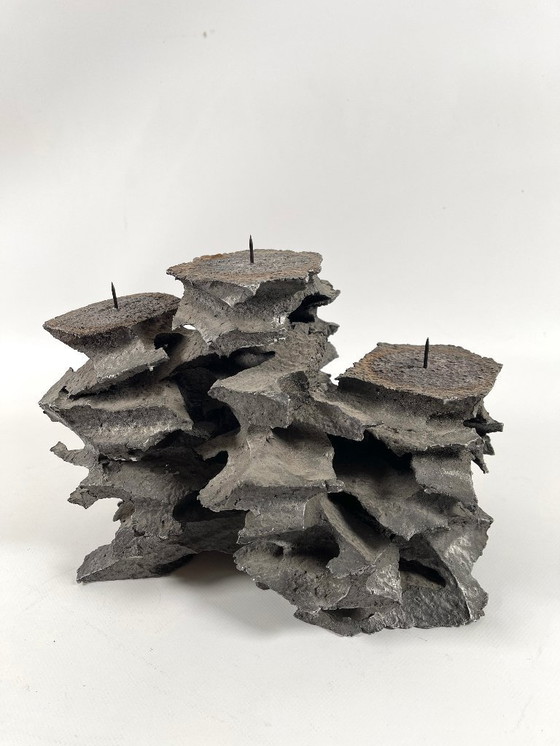 Image 1 of Bougeoir sculptural de style brutaliste en aluminium massif moulé