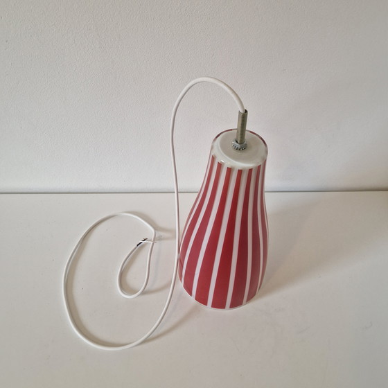 Image 1 of Vintage glazen hanglamp rood wit gestreepte lamp