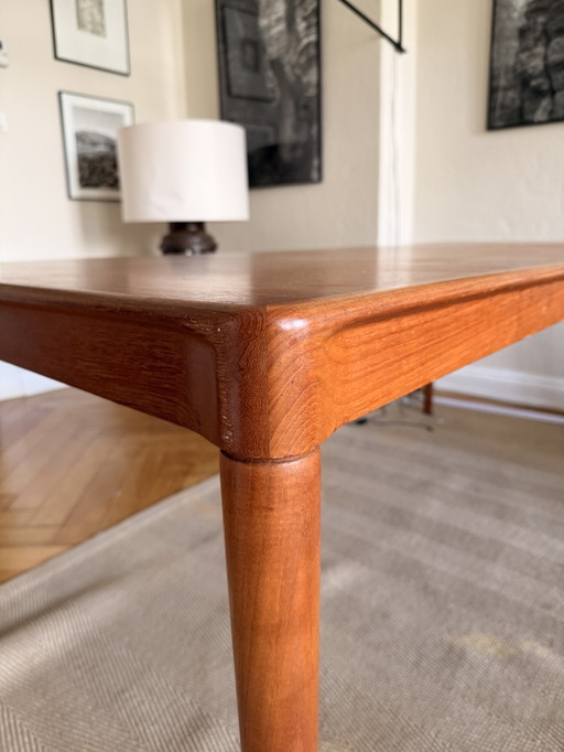 Table de salle à manger en teck extensible par H.W. Klein pour Bramin