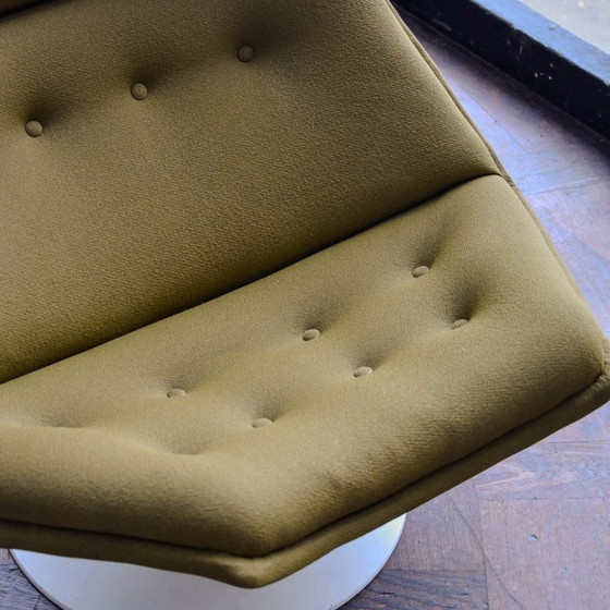 Image 1 of Artifort F558