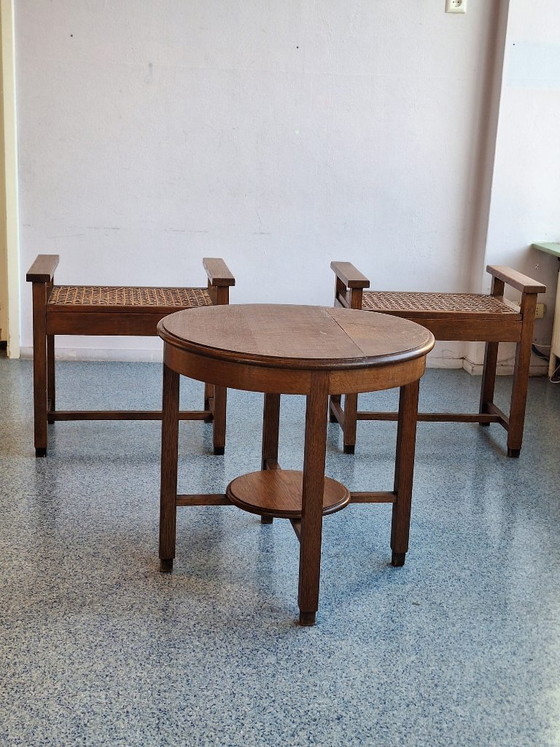 Image 1 of Conjunto de dos sillas bajas y mesa de centro de la Escuela de Ámsterdam.