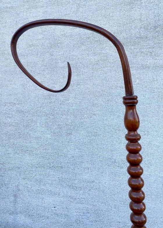 Image 1 of Cuna de madera antigua