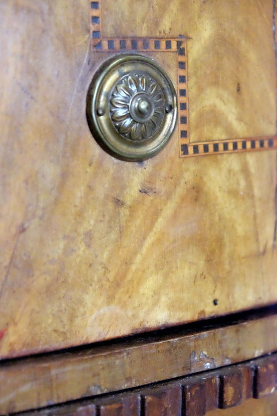 Image 1 of Prachtige 18de eeuwse hoekkast in mahoniehout 