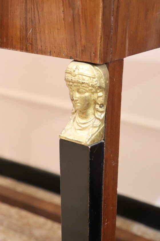 Image 1 of Escritorio antiguo de nogal, Italia Principios del siglo XIX