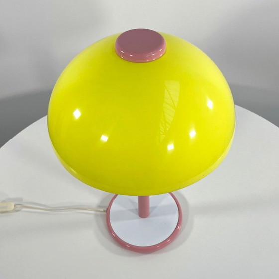 Image 1 of Lampada da tavolo postmoderna rosa e gialla in metallo e plastica, anni '80