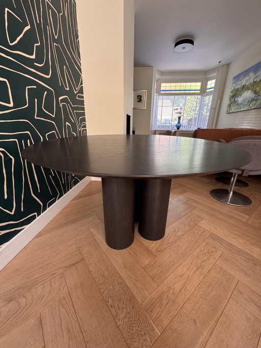 Kluskens round oak dining table 1.30