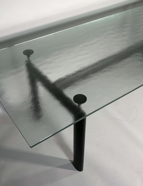 Image 1 of Modern and contemporary dining table, model LC6, glass top and black metal legs, Le Corbusier