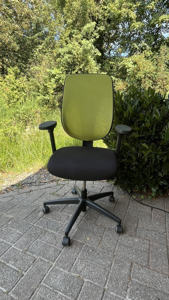 Giroflex 353 – Gebrauchter Bürostuhl mit Netzgewebe-Rückenlehne, Stuhlgröße 5 – Bürostühle, Textile (photo 6 of 6)
